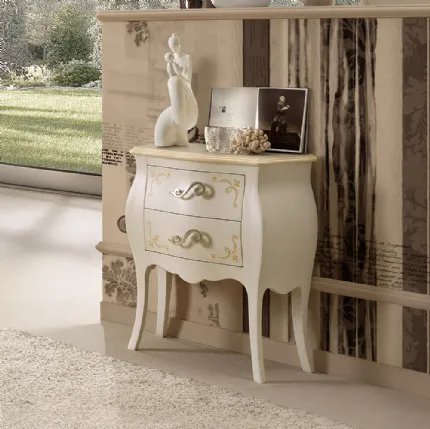 Comodino Memorie Perla finitura Bianco Antico patinato con sovracolori e decori Ocra di Ferretti e Ferretti