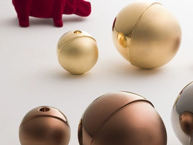 Portacandela Half Candle in ceramica placcata di Adriani e Rossi