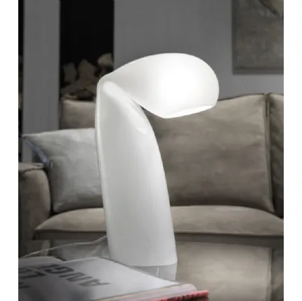 Lampada da tavolo in vetro bianco dalla forma originale Bissona di Vistosi