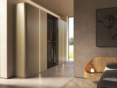 Armadio Ottanta laccato opaco con gole di Voltan