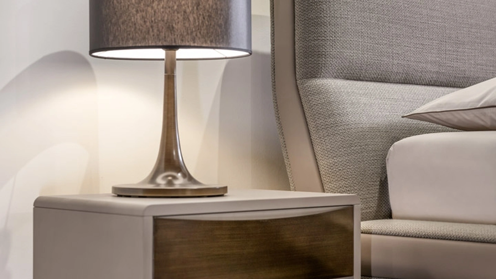 Comodino Concetto in legno e metallo di Cantori