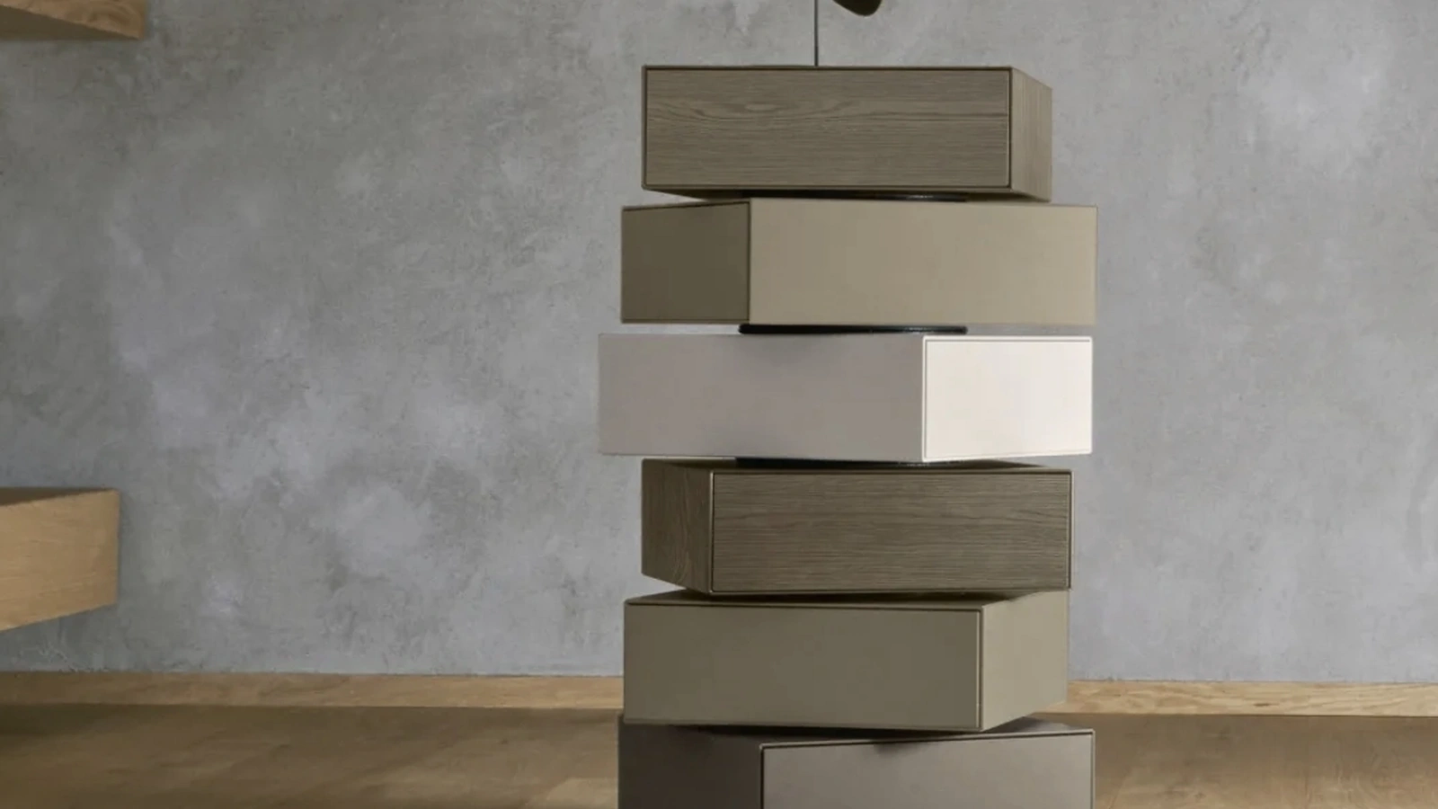 Cassettiera Domino Giro in laccato e legno di Sangiacomo