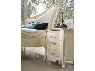 Comodino Sensazioni Vivienne finitura spugnato Grigio con patina e decori Bianchi di Ferretti e Ferretti