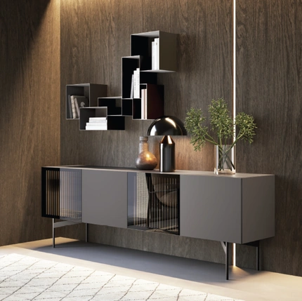 Madia Lucifer in laccato e vetro di Voltan