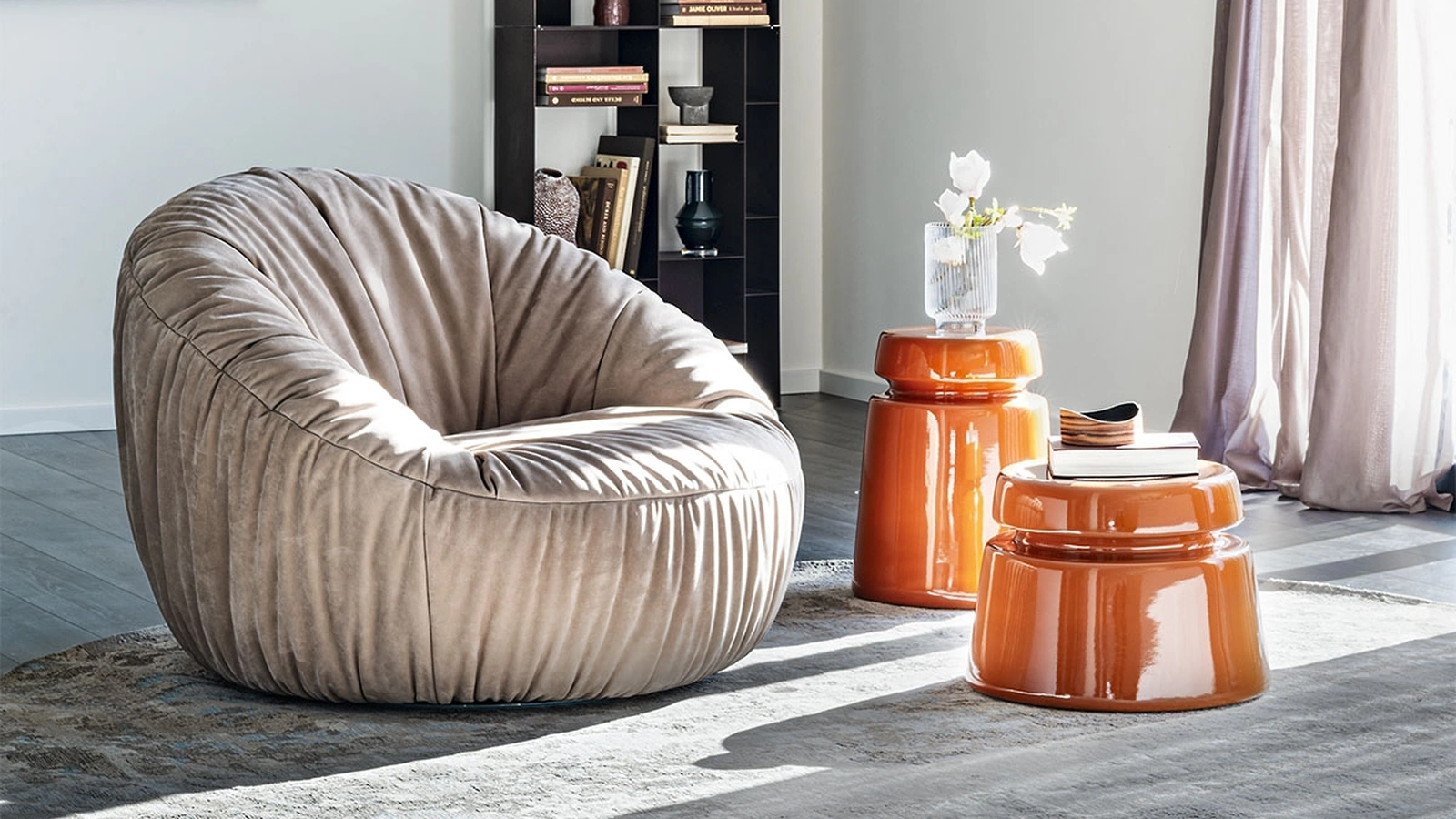 Poltrona imbottita Peggy Turn di Cattelan Italia