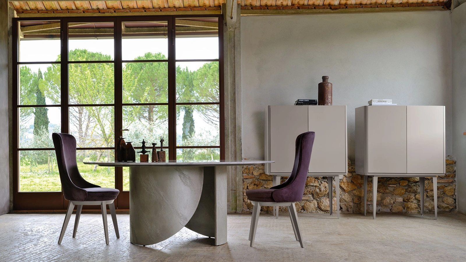 Tavolo rotondo in marmo con base in multistrato curvato Oliver di Cortezari