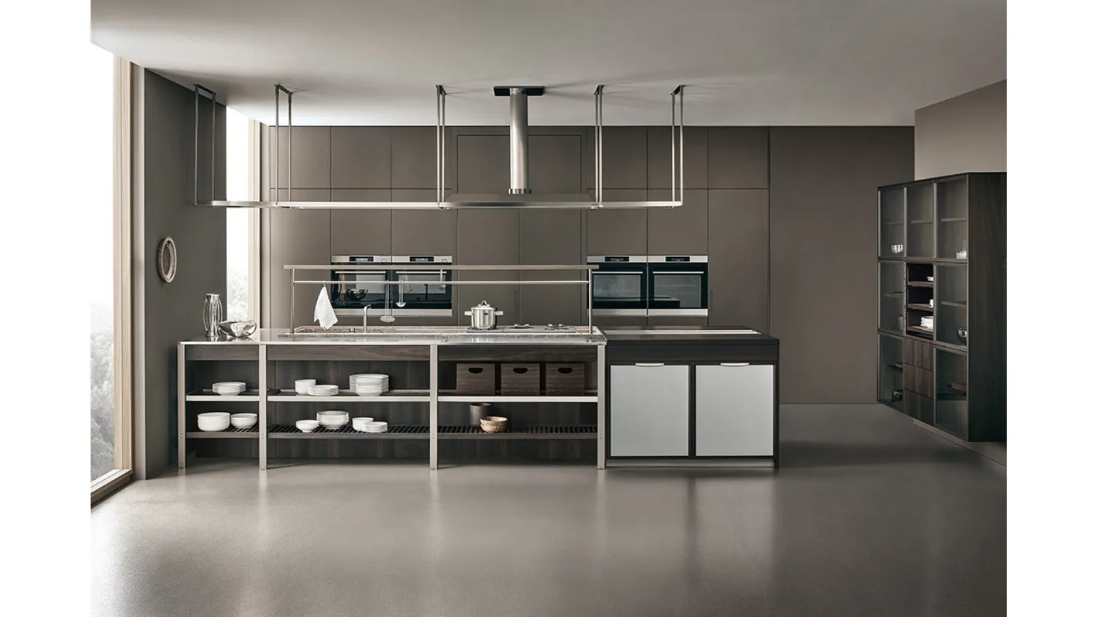 Cucina Design con isola KLab 03 in Vetro Diamantato e Rovere Termotrattato di Ernestomeda