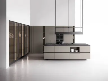 Cucina Moderna Anice 05 in laccato opaco Arena con top in laminam Ossido Nero di Valdesign