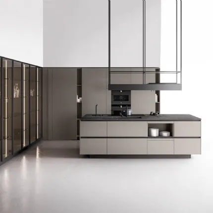 Cucina Moderna Anice 05 in laccato opaco Arena con top in laminam Ossido Nero di Valdesign